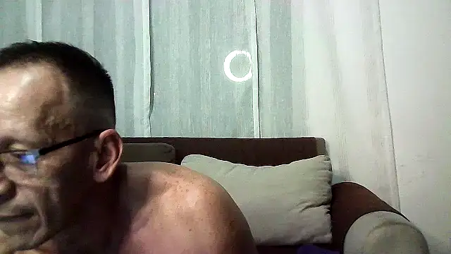 Snapshot of _axelking_ chatting on February 21, 3:18 am axelking online show from February 21, 3:18 am