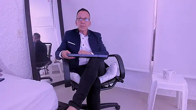 Snapshot of _axelking_ chatting on February 25, 11:31 am axelking online show from February 25, 11:31 am