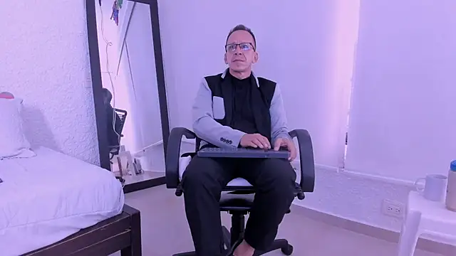 Snapshot of _axelking_ chatting on March 2, 11:39 am axelking online show from March 2, 11:39 am