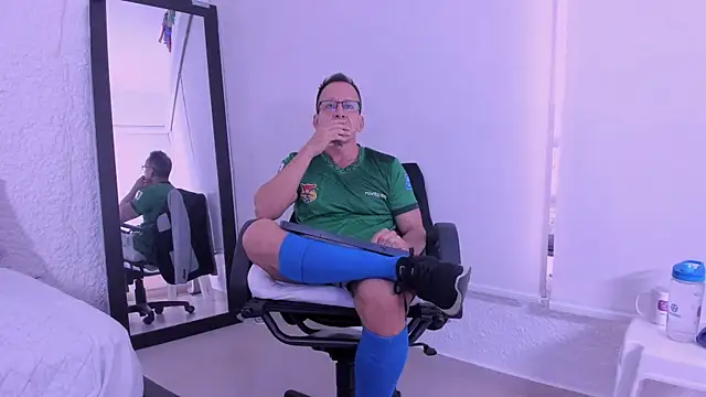 Snapshot of _axelking_ chatting on March 4, 11:49 am axelking online show from March 4, 11:49 am