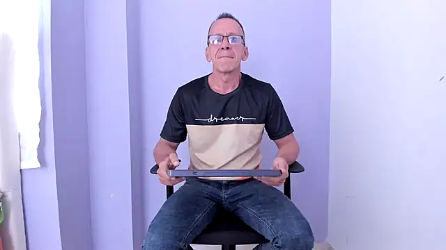 Snapshot of _axelking_ chatting on March 16, 11:36 am axelking online show from March 16, 11:36 am