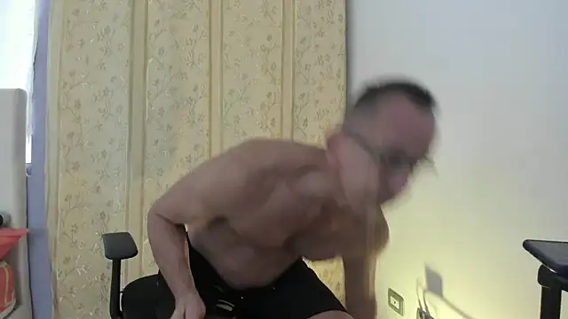 Snapshot of _axelking_ chatting on March 17, 11:35 am axelking online show from March 17, 11:35 am