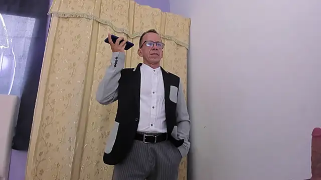 Snapshot of _axelking_ chatting on March 27, 11:43 am axelking online show from March 27, 11:43 am