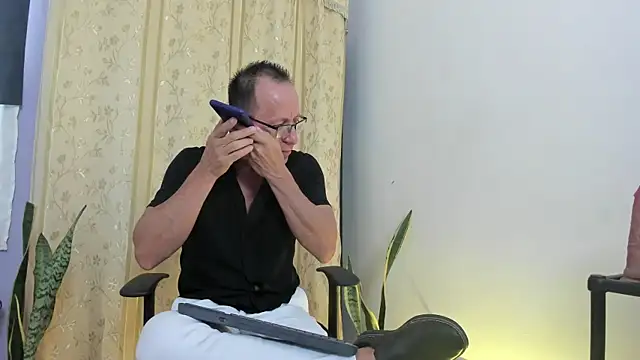  axelking  online show from April 30, 11:27 am