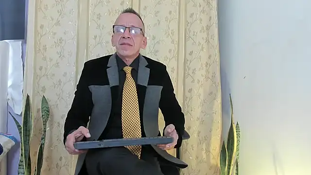  axelking  online show from May 4, 11:39 am