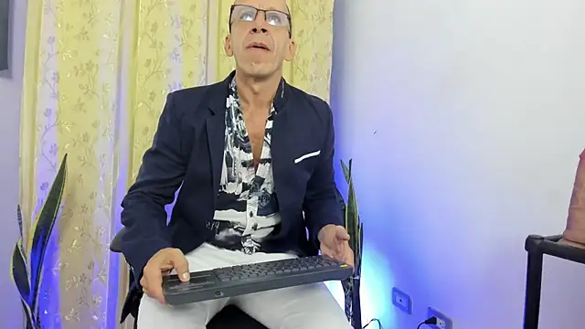  axelking  online show from May 8, 11:37 am