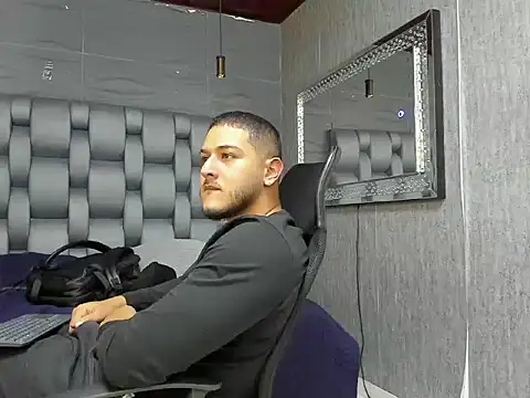 jasonshaw25 online show from October 10, 11:37 pm