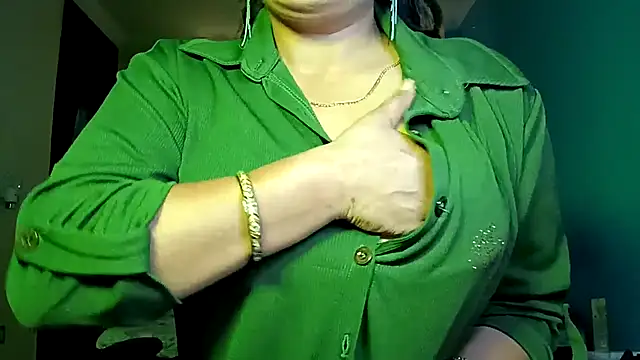 Snapshot of horny_milf_couple chatting on April 3, 7:01 pm horny milf couple online show from April 3, 7:01 pm