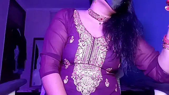Snapshot of horny_milf_couple chatting on May 7, 7:19 pm horny milf couple online show from May 7, 7:19 pm
