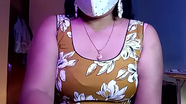 Snapshot of horny_milf_couple chatting on May 22, 7:19 pm horny milf couple online show from May 22, 7:19 pm