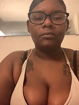 Snapshot of ThickChick94 chatting on October 19, 3:40 am ThickChick94 online show from October 19, 3:40 am