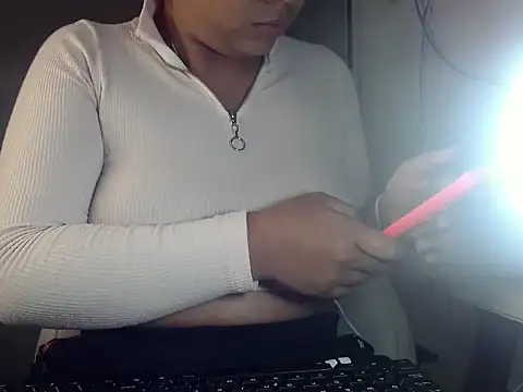 Snapshot of Agatha_milk24 chatting on October 11, 6:12 am Agatha milk24 online show from October 11, 6:12 am