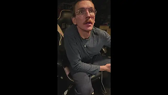 AverageMaleJay online show from November 9, 2:43 am