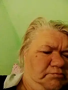 Snapshot of LusiyaGold5 chatting on October 12, 9:58 pm LusiyaGold5 online show from October 12, 9:58 pm