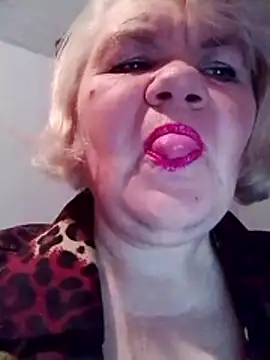 Snapshot of LusiyaGold5 chatting on October 28, 5:26 pm LusiyaGold5 online show from October 28, 5:26 pm