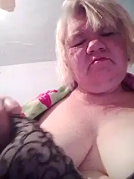 Snapshot of LusiyaGold5 chatting on November 1, 7:05 pm LusiyaGold5 online show from November 1, 7:05 pm