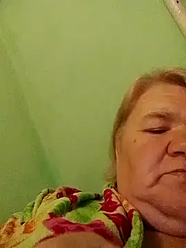 Snapshot of LusiyaGold5 chatting on November 24, 9:14 pm LusiyaGold5 online show from November 24, 9:14 pm