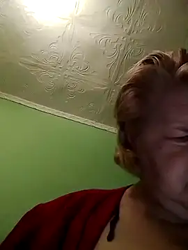 Snapshot of LusiyaGold5 chatting on December 3, 9:57 pm LusiyaGold5 online show from December 3, 9:57 pm