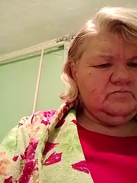 Snapshot of LusiyaGold5 chatting on January 6, 10:23 pm LusiyaGold5 online show from January 6, 10:23 pm