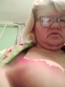 Snapshot of LusiyaGold5 chatting on January 9, 10:55 pm LusiyaGold5 online show from January 9, 10:55 pm