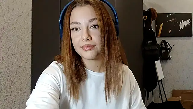 Snapshot of RavenGirlThier chatting on October 6, 9:29 am RavenGirlThier online show from October 6, 9:29 am
