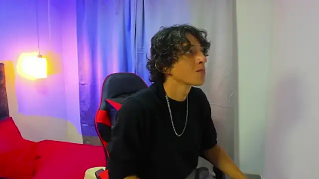 Snapshot of tommy_belline chatting on October 8, 7:44 pm tommy belline online show from October 8, 7:44 pm
