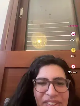Snapshot of luciamaria01 chatting on June 8, 1:55 pm luciamaria01 online show from June 8, 1:55 pm