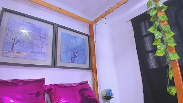 Snapshot of Candy_sweety1 chatting on May 9, 2:11 pm Candy sweety1 online show from May 9, 2:11 pm