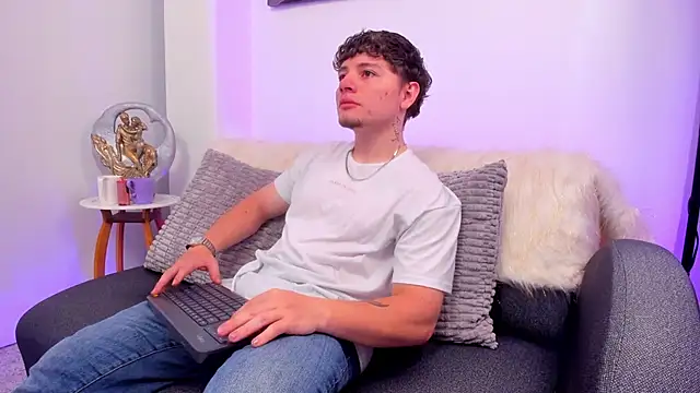 Leoo Miller online show from November 30, 4:16 am