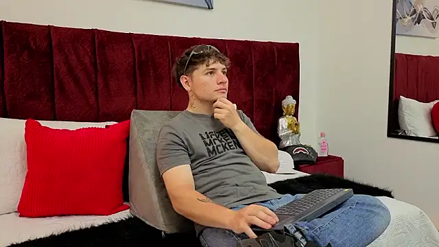 Leoo Miller online show from March 15, 12:22 pm