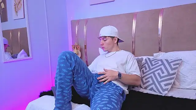 Leoo Miller online show from March 25, 12:11 pm