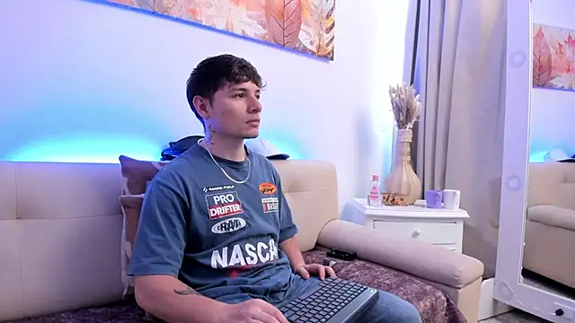 Leoo Miller online show from March 26, 12:33 pm