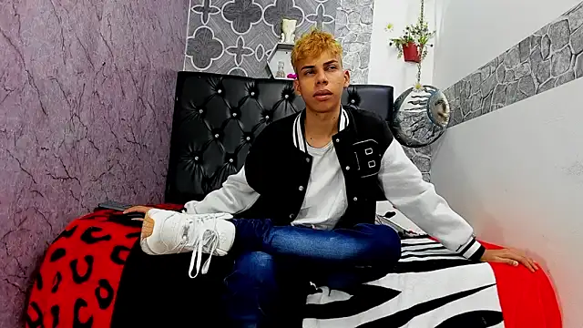 sexyboys cutex18 online show from March 28, 7:24 pm