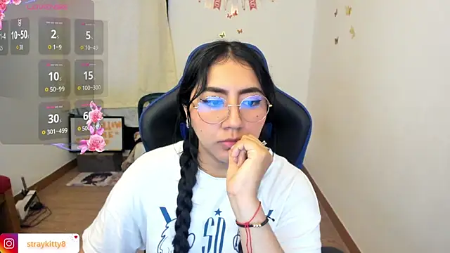 LoveLyy- online show from March 31, 3:45 pm