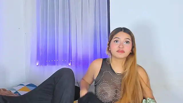 Snapshot of Sexy_Couple_Xx chatting on October 23, 10:25 am Sexy Couple Xx online show from October 23, 10:25 am