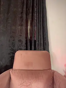 AlannaDollx online show from March 1, 5:15 pm