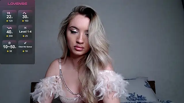 Snapshot of Luna_glamy chatting on October 6, 1:52 pm Luna glamy online show from October 6, 1:52 pm