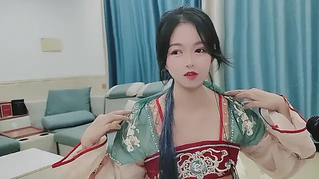 Snapshot of Q_Yumi chatting on October 19, 12:06 pm Q Yumi online show from October 19, 12:06 pm