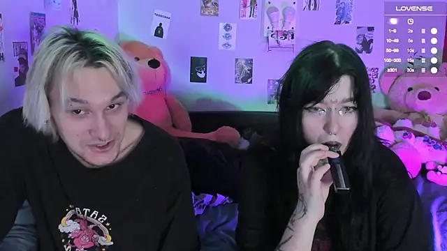 Snapshot of g4tito chatting on November 23, 8:47 am g4tito online show from November 23, 8:47 am