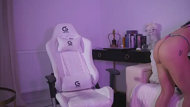 GiaInked online show from December 19, 12:17 am