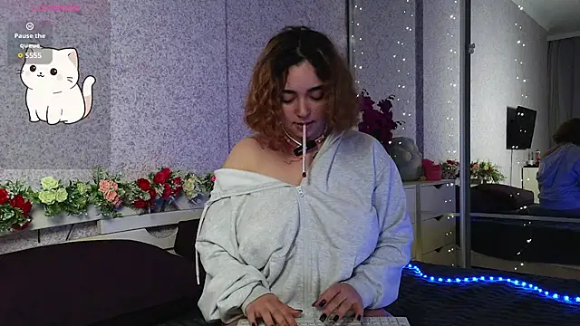 Snapshot of _Mary_Me chatting on December 1, 7:08 pm Mary Me online show from December 1, 7:08 pm