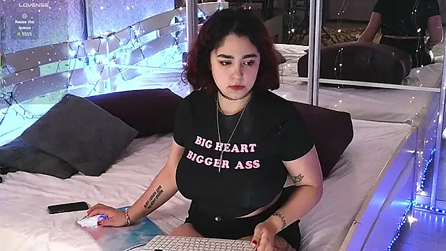 Snapshot of _Mary_Me chatting on January 17, 8:23 pm Mary Me online show from January 17, 8:23 pm