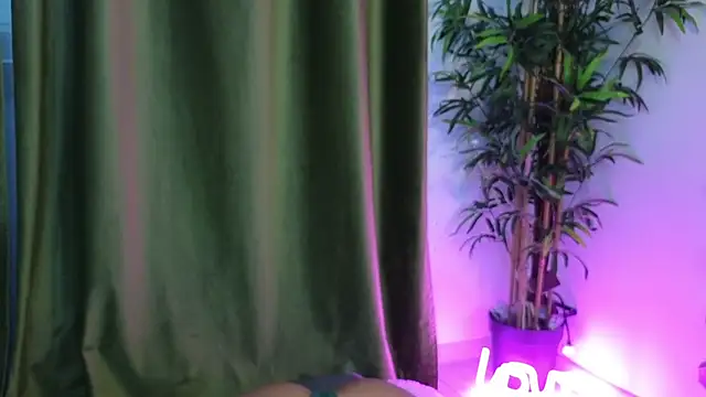 Snapshot of Ashley_luxx chatting on January 17, 6:18 am Ashley luxx online show from January 17, 6:18 am