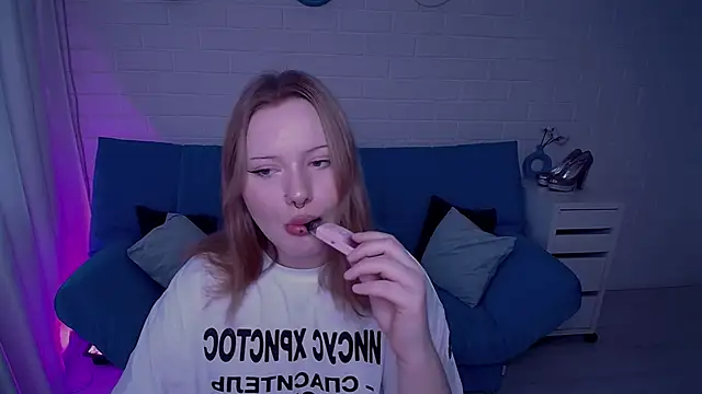 Snapshot of AuroraMour chatting on October 10, 1:10 pm AuroraMour online show from October 10, 1:10 pm