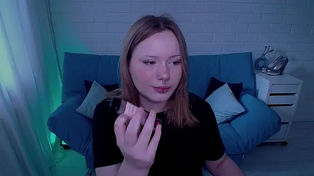 Snapshot of AuroraMour chatting on October 14, 9:21 am AuroraMour online show from October 14, 9:21 am