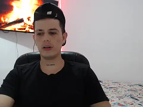 Snapshot of Mylo_smit chatting on October 7, 4:42 am Mylo smit online show from October 7, 4:42 am
