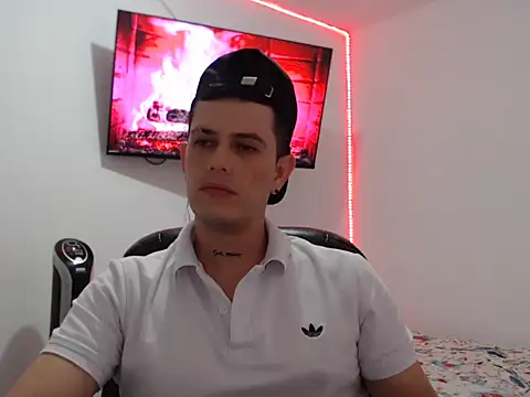 Snapshot of Mylo_smit chatting on October 8, 4:21 am Mylo smit online show from October 8, 4:21 am