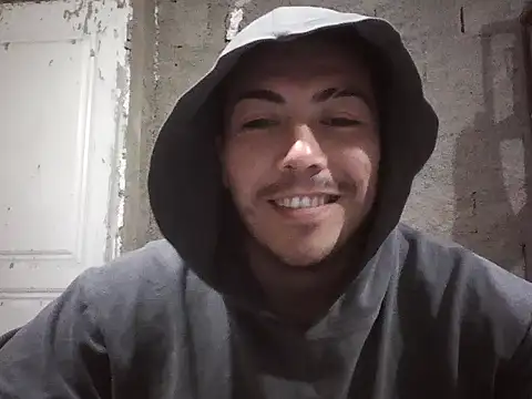 Snapshot of Lucius-08 chatting on October 5, 10:51 pm Lucius-08 online show from October 5, 10:51 pm