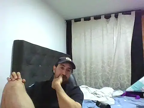 Snapshot of coolfriki chatting on June 25, 6:18 am coolfriki online show from June 25, 6:18 am