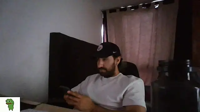 Snapshot of coolfriki chatting on July 9, 9:52 pm coolfriki online show from July 9, 9:52 pm